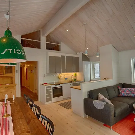 New 4bedroom With Sauna, Terrace & Fireplace בית נופש